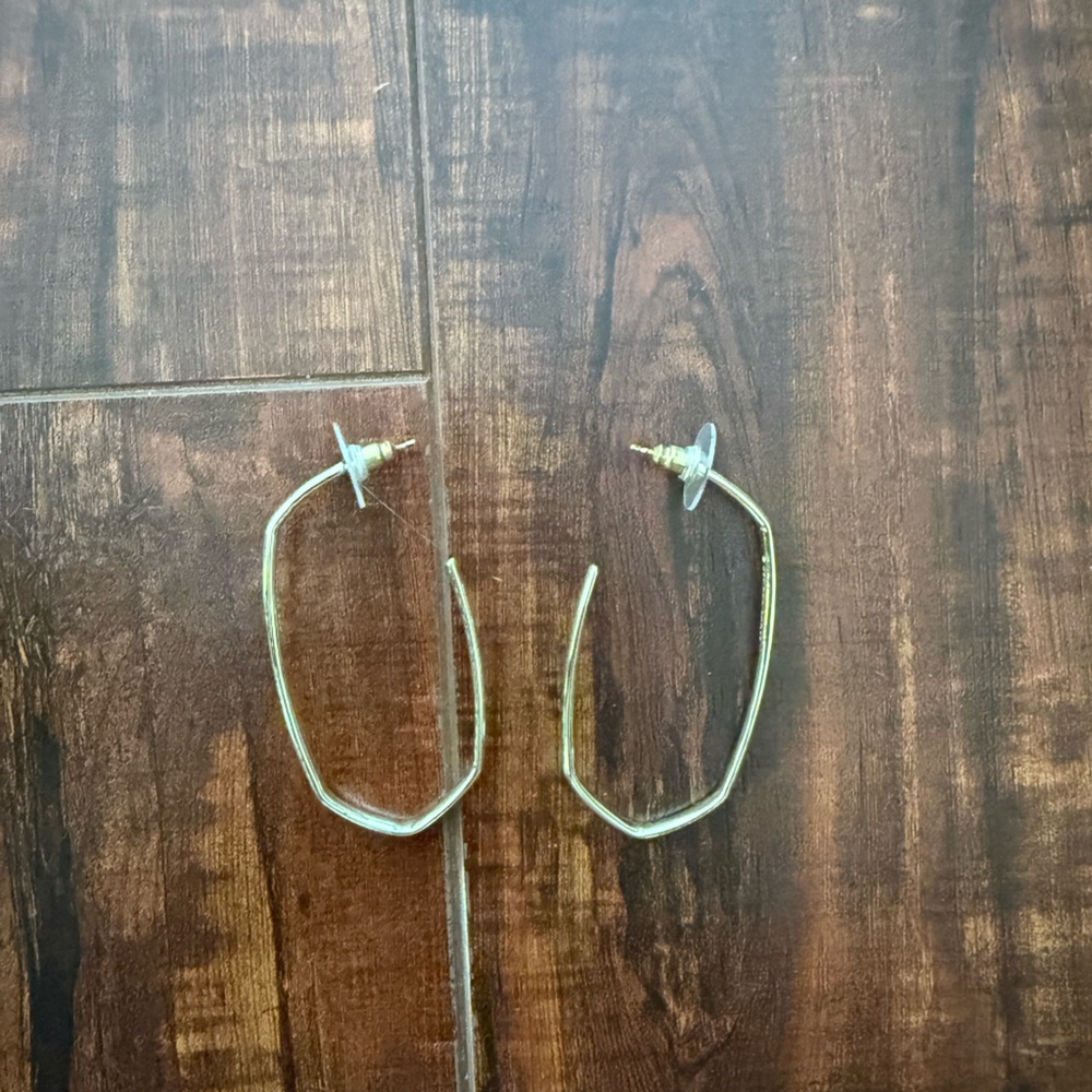 Gold Kendra Scott earrings